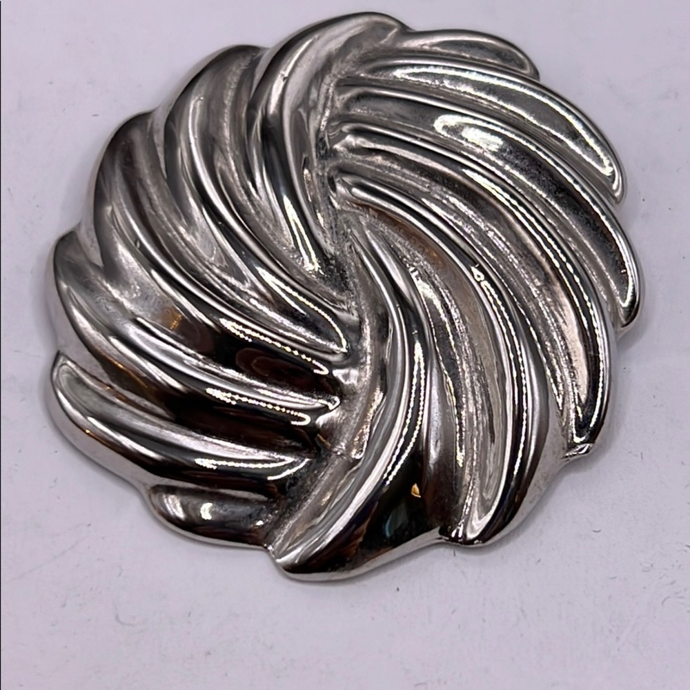 Vintage Liebe USA Large silver tone scarf clip